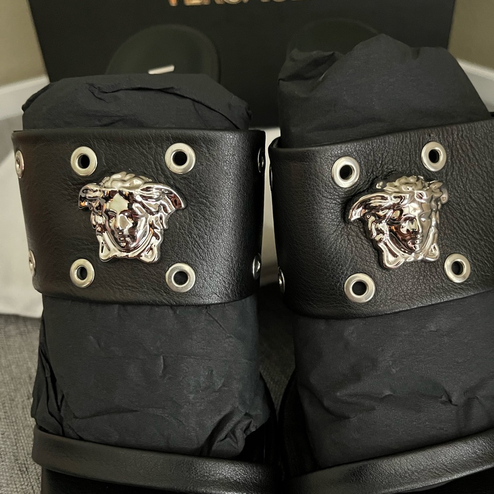 NIB Versace heels 👠 - Picture 6 of 8